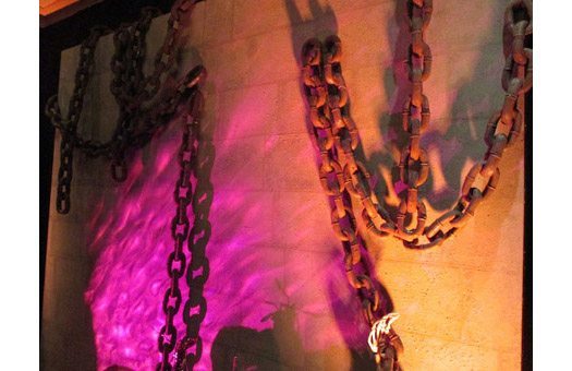 Castle Dungeon Wall Halloween Chain Large