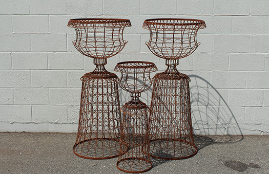 Prop Rustic Wire Urn Group large