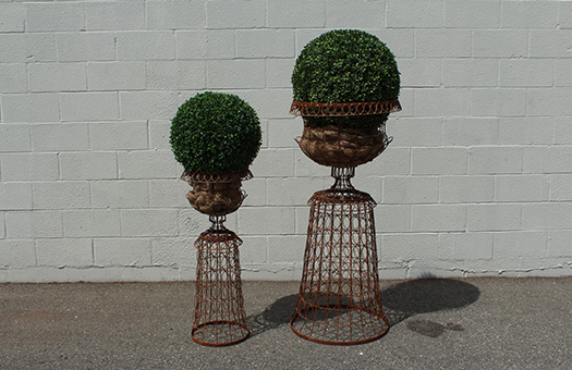 Prop Rustic Wire Urn with Boxwood Balls IMG 5347 large