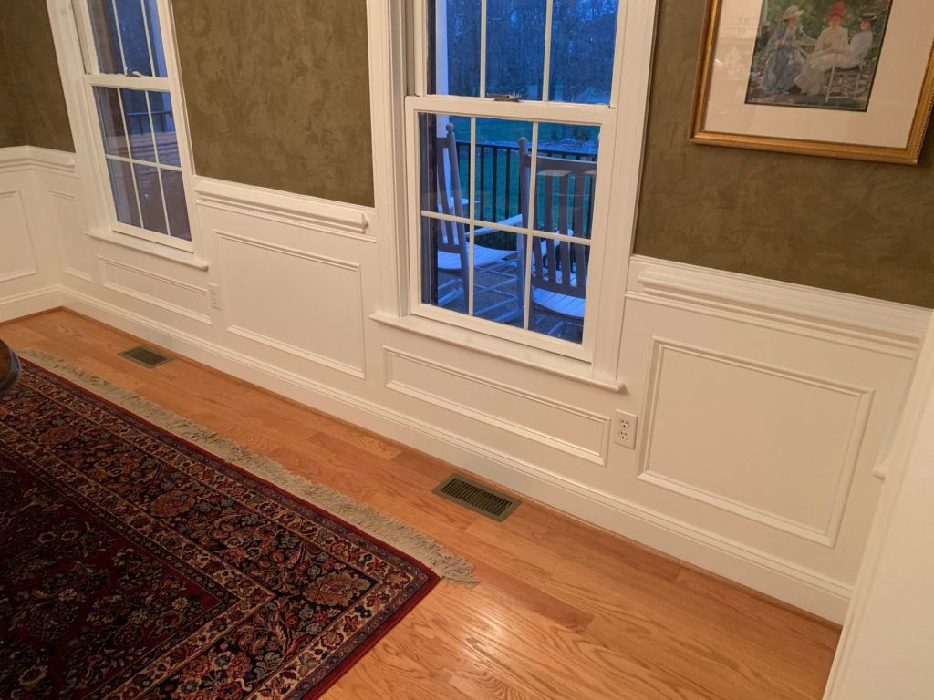handyman-services_wainscoting_corner-assembled_before_IMG_2007_2000px